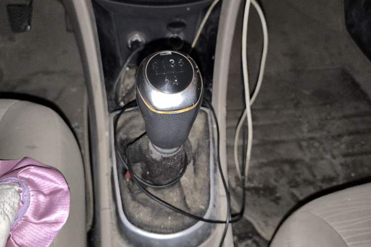 Used Hyundai Verna (older generation) 2014 1.4L Manual Smart GLS Trim Gear Lever