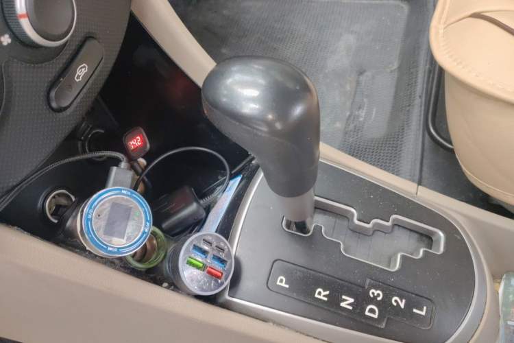 Used Hyundai Verna (older generation) 2014 1.4L Automatic Smart GLS Gear Lever