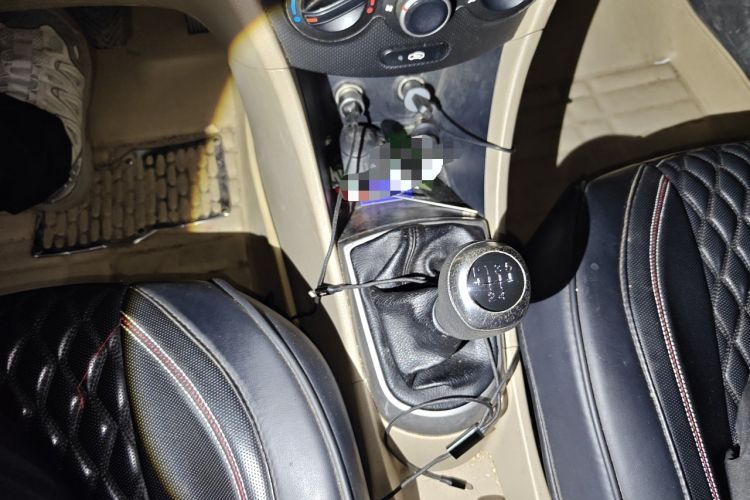 Used Hyundai Verna (older generation) 2014 1.4L Manual Smart GLS Trim Gear Lever