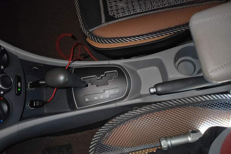 Used Hyundai Verna (older generation) 2014 1.4L Automatic Smart GLS Gear Lever