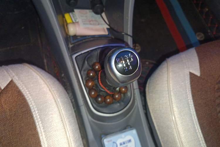 Used Hyundai Verna (older generation) 2014 1.4L Manual Smart GLS Trim Gear Lever
