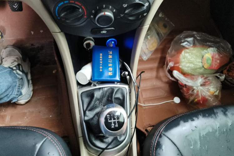 Used Hyundai Verna (older generation) 2014 1.4L Manual Smart GLS Trim Gear Lever