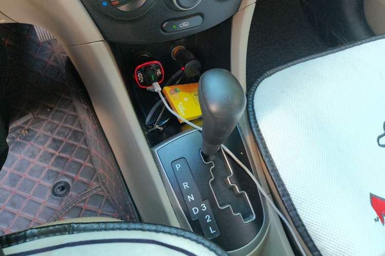 Used Hyundai Verna (older generation) 2014 1.4L Automatic Smart GLS Gear Lever