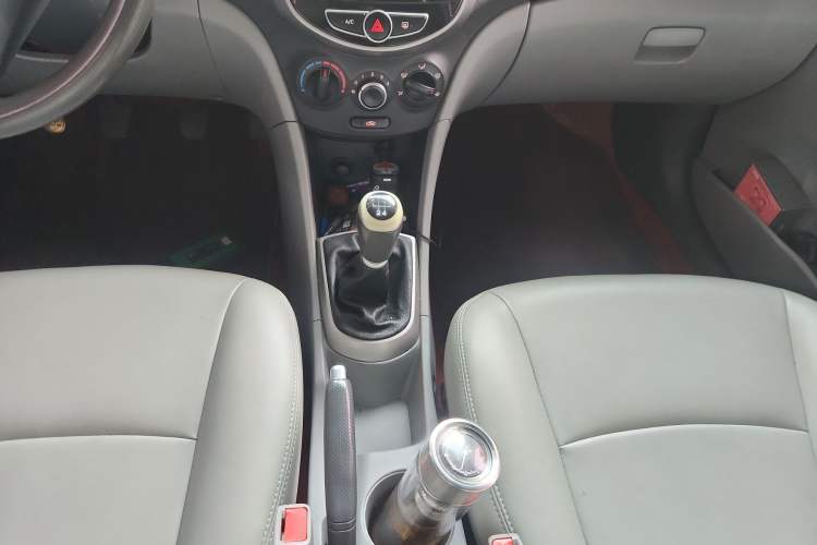 Used Hyundai Verna (older generation) 2014 1.4L Manual Top-Tier Model TOP Gear Lever