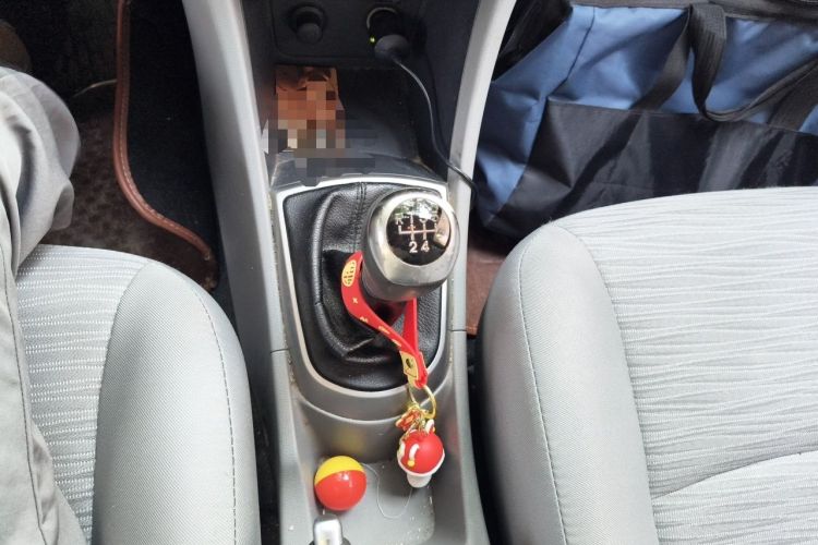 Used Hyundai Verna (older generation) 2014 1.4L Manual Smart GLS Trim Gear Lever