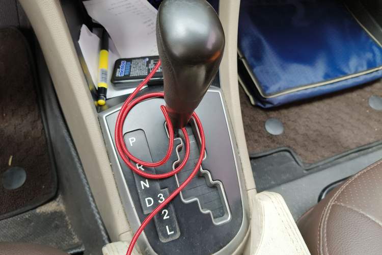Used Hyundai Verna (older generation) 2014 1.4L Automatic Smart GLS Gear Lever