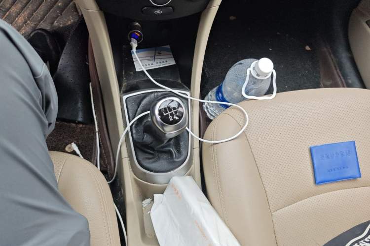 Used Hyundai Verna (older generation) 2014 1.4L Manual Smart GLS Trim Gear Lever