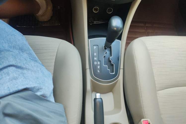 Used Hyundai Verna (older generation) 2014 1.4L Automatic Smart GLS Gear Lever