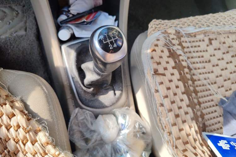 Used Hyundai Verna (older generation) 2014 1.4L Manual Smart GLS Trim Gear Lever
