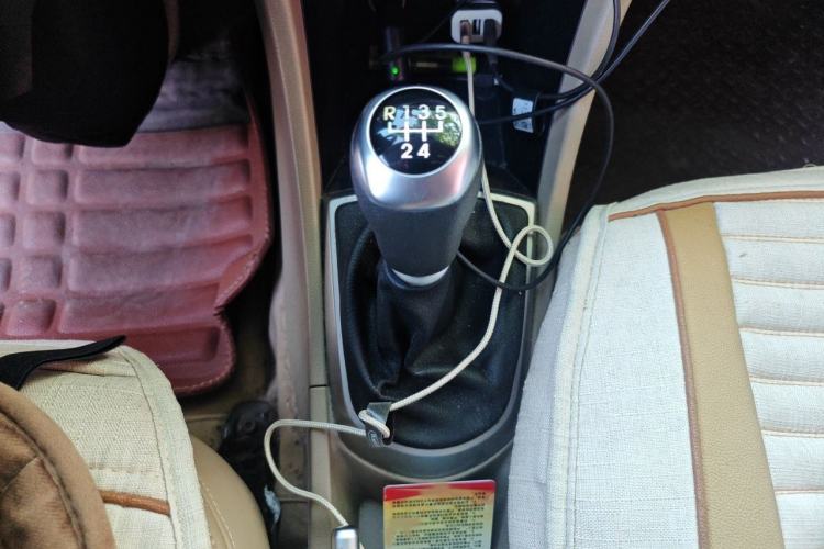 Used Hyundai Verna (older generation) 2014 1.4L Manual Smart GLS Trim Gear Lever