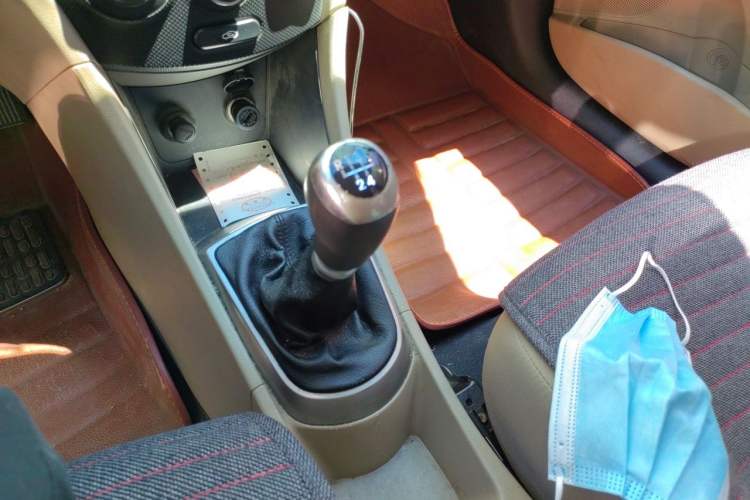 Used Hyundai Verna (older generation) 2014 1.4L Manual Smart GLS Trim Gear Lever
