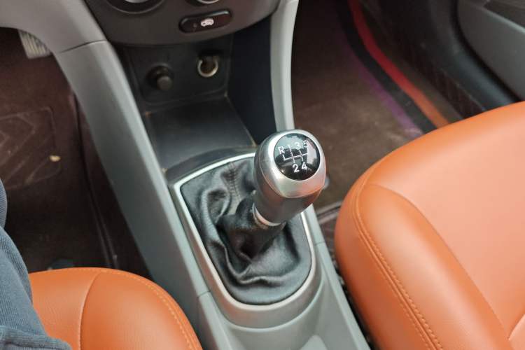 Used Hyundai Verna (older generation) 2014 1.4L Manual Top-Tier Model TOP Gear Lever