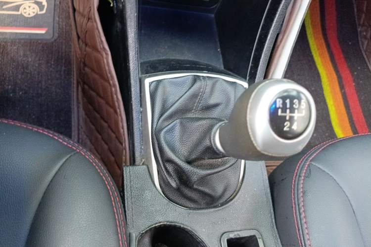 Used Hyundai Verna (older generation) 2014 1.4L Manual Smart GLS Trim Gear Lever