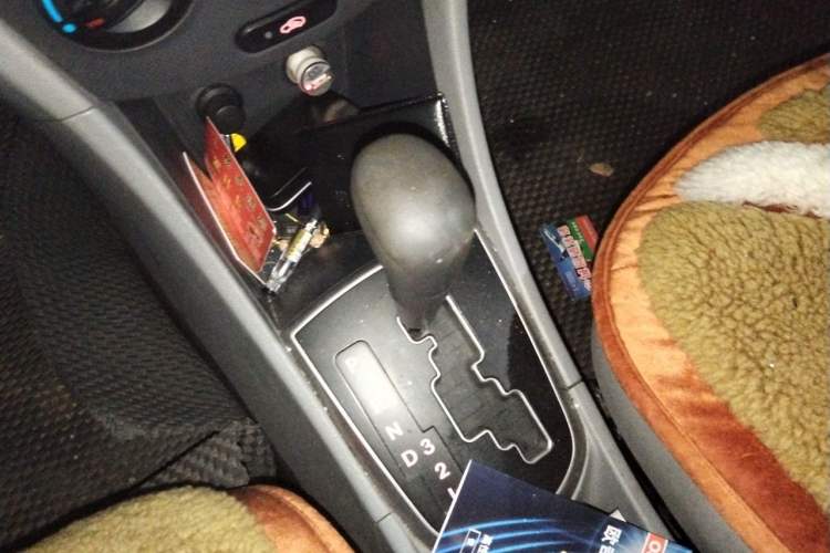Used Hyundai Verna (older generation) 2014 1.4L Automatic Smart GLS Gear Lever