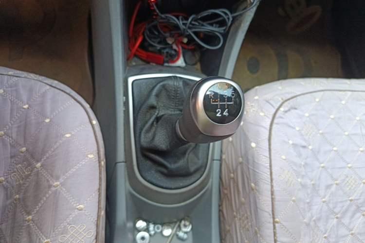 Used Hyundai Verna (older generation) 2014 1.4L Manual Smart GLS Trim Gear Lever