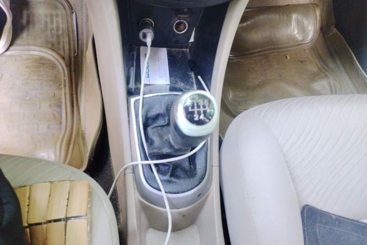 Used Hyundai Verna (older generation) 2014 1.4L Manual Top-Tier Model TOP Gear Lever