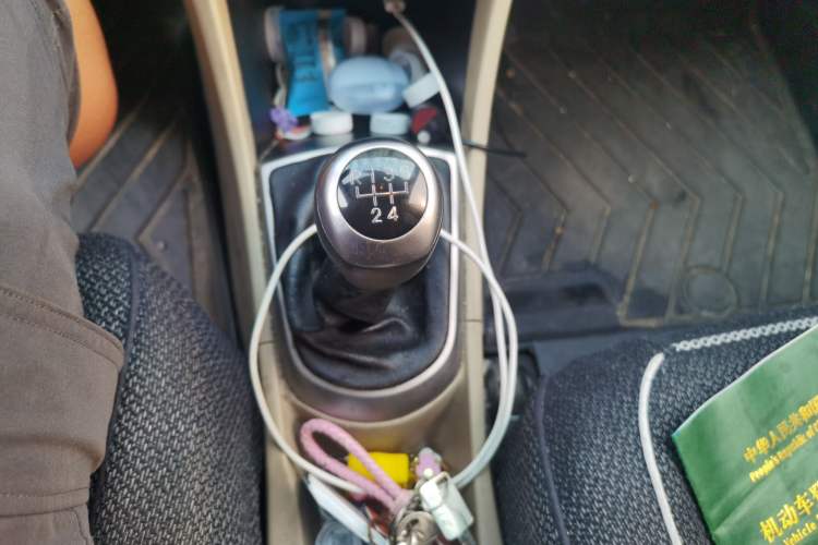 Used Hyundai Verna (older generation) 2014 1.4L Manual Smart GLS Trim Gear Lever