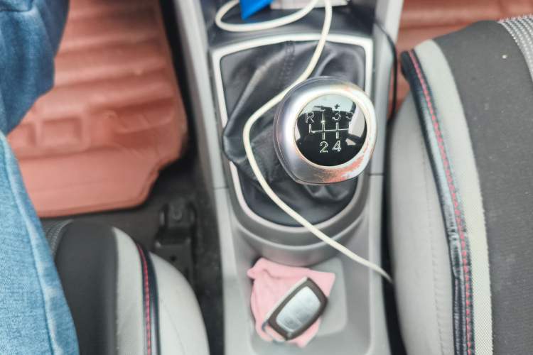 Used Hyundai Verna (older generation) 2014 1.4L Manual Top-Tier Model TOP Gear Lever