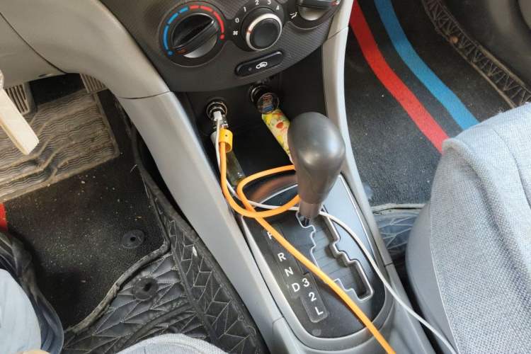 Used Hyundai Verna (older generation) 2014 1.4L Automatic Smart GLS Gear Lever