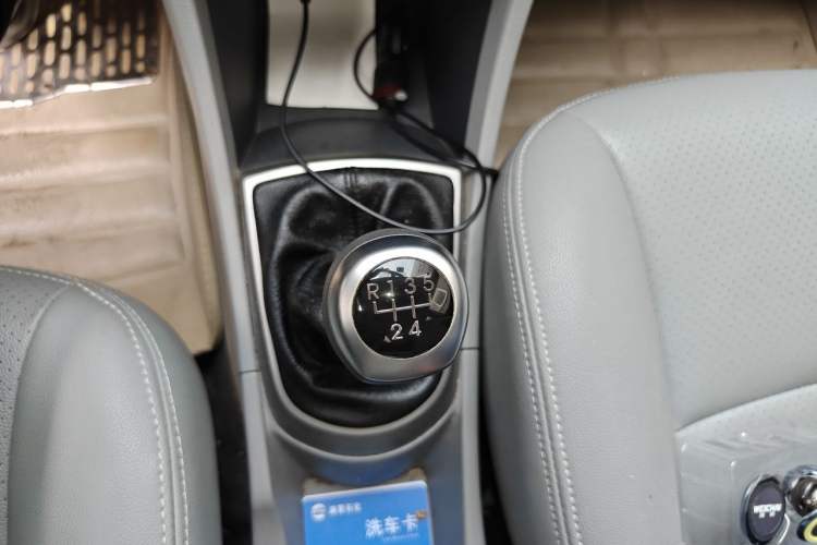 Used Hyundai Verna (older generation) 2014 1.4L Manual Smart GLS Trim Gear Lever