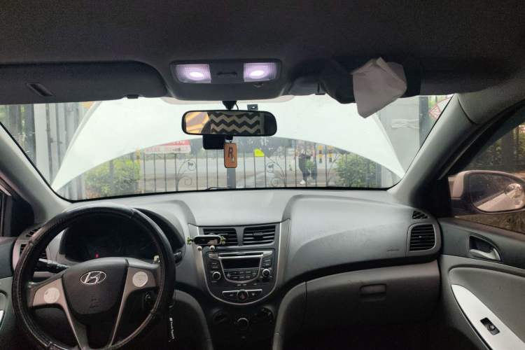 Used Hyundai Verna (older generation) 2014 1.4L Automatic Smart GLS Headliner