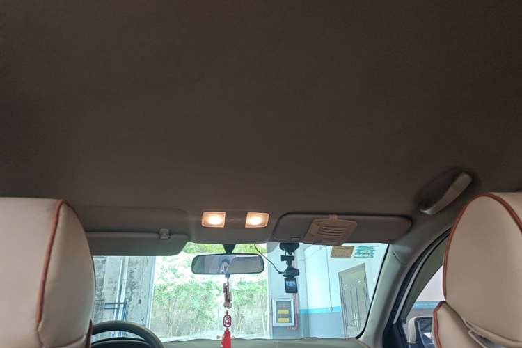 Used Hyundai Verna (older generation) 2014 1.4L Automatic Smart GLS Headliner
