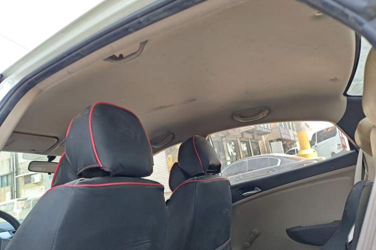Used Hyundai Verna (older generation) 2014 1.4L Manual Fashion GS Model Headliner