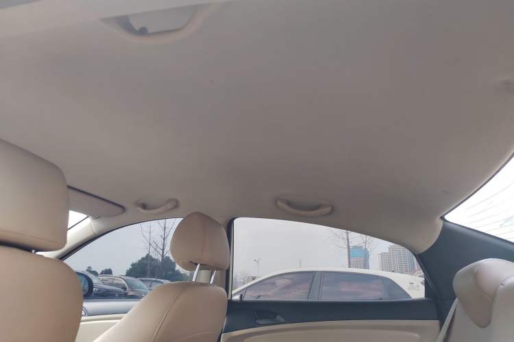 Used Hyundai Verna (older generation) 2014 1.4L Automatic Fashion GS Model Headliner