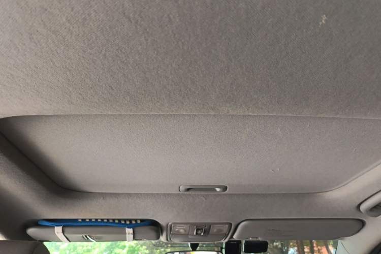Used Hyundai Verna (older generation) 2014 1.4L Automatic Leading-Edge GLX Headliner