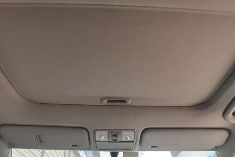 Used Hyundai Verna (older generation) 2014 1.4L Automatic Leading-Edge GLX Headliner