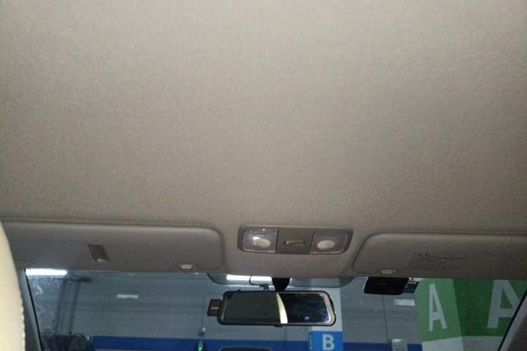 Used Hyundai Verna (older generation) 2014 1.4L Automatic Smart GLS Headliner