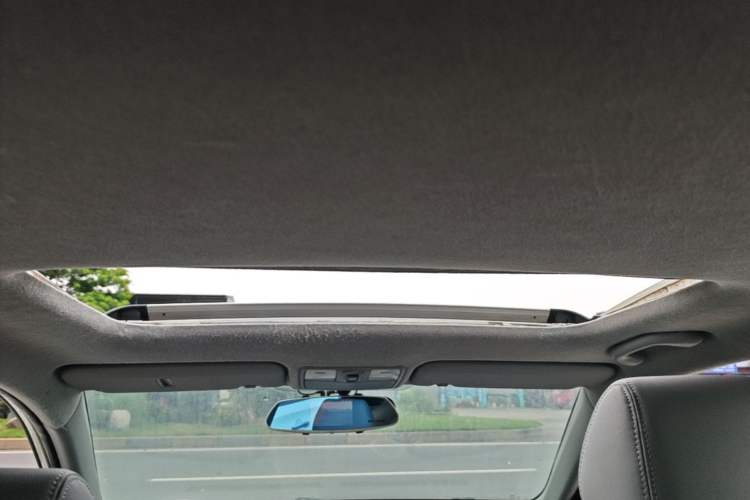 Used Hyundai Verna (older generation) 2014 1.4L Automatic Leading-Edge GLX Headliner