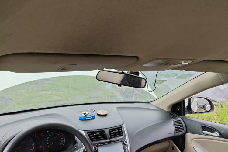 Used Hyundai Verna (older generation) 2014 1.4L Manual Fashion GS Model Headliner