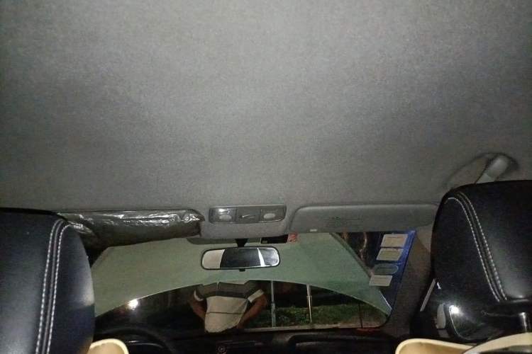 Used Hyundai Verna (older generation) 2014 1.4L Automatic Fashion GS Model Headliner