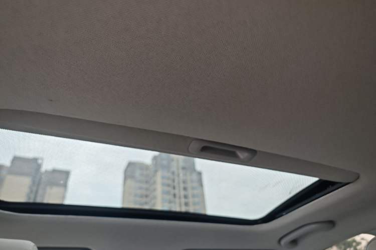 Used Hyundai Verna (older generation) 2014 1.4L Automatic Leading-Edge GLX Headliner