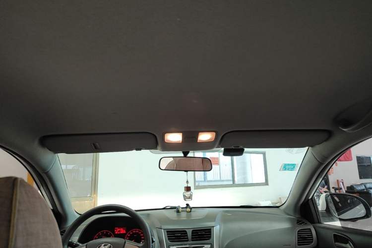 Used Hyundai Verna (older generation) 2014 1.4L Automatic Smart GLS Headliner