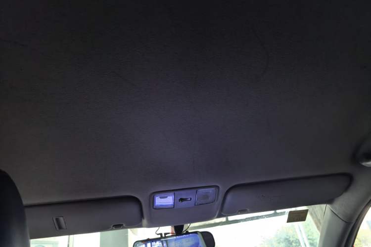 Used Hyundai Verna (older generation) 2014 1.4L Automatic Smart GLS Headliner