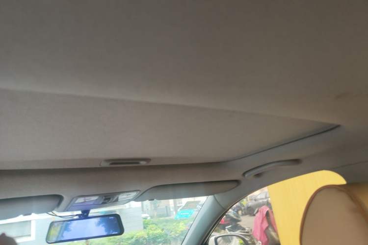 Used Hyundai Verna (older generation) 2014 1.4L Automatic Leading-Edge GLX Headliner