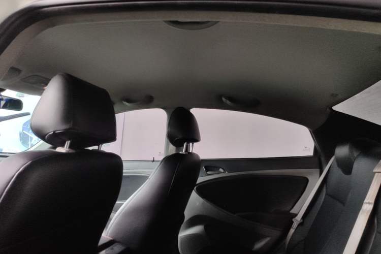 Used Hyundai Verna (older generation) 2014 1.4L Automatic Smart GLS Headliner