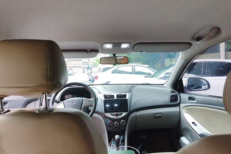 Used Hyundai Verna (older generation) 2014 1.4L Automatic Smart GLS Headliner