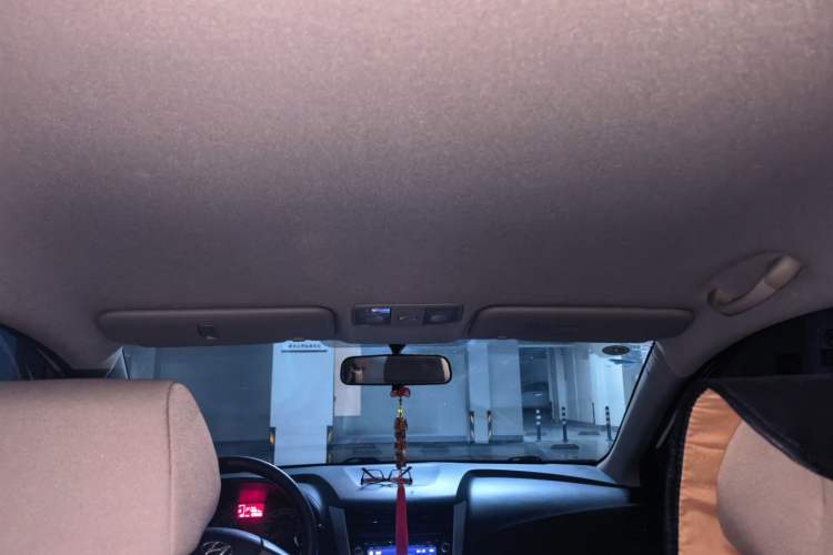 Used Hyundai Verna (older generation) 2014 1.4L Automatic Smart GLS Headliner