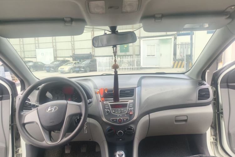Used Hyundai Verna (older generation) 2014 1.4L Manual Smart GLS Trim Headliner