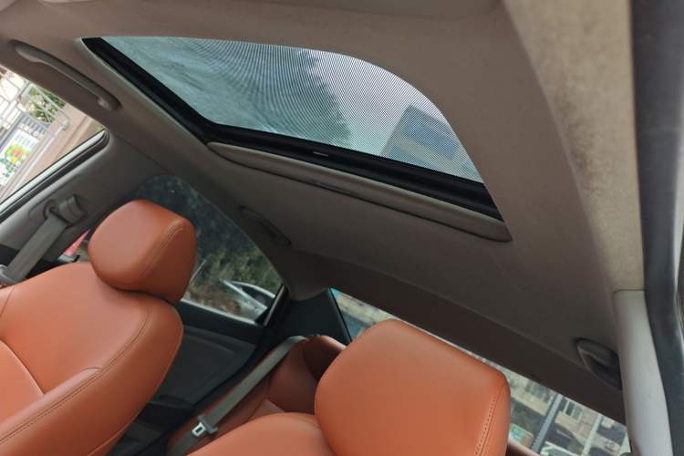 Used Hyundai Verna (older generation) 2014 1.4L Manual Top-Tier Model TOP Headliner