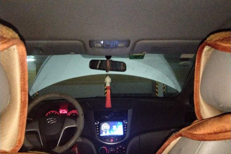 Used Hyundai Verna (older generation) 2014 1.4L Automatic Smart GLS Headliner