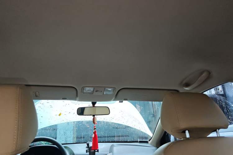 Used Hyundai Verna (older generation) 2014 1.4L Automatic Smart GLS Headliner