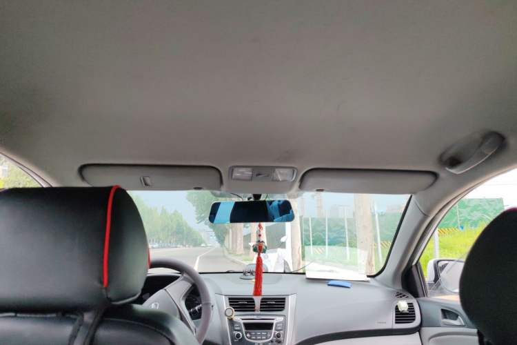 Used Hyundai Verna (older generation) 2014 1.4L Automatic Smart GLS Headliner