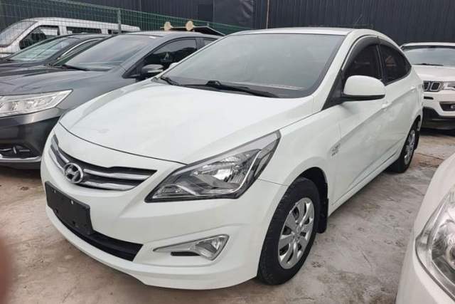 Hyundai Verna (older generation) 2014 1.4L Manual Smart GLS Trim usado