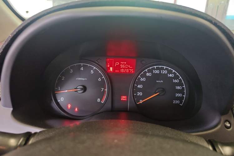 Used Hyundai Verna (older generation) 2014 1.4L Automatic Smart GLS Instrument Cluster