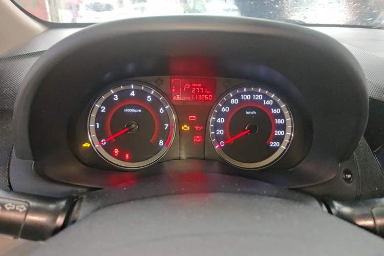 Used Hyundai Verna (older generation) 2014 1.4L Automatic Leading-Edge GLX Instrument Cluster
