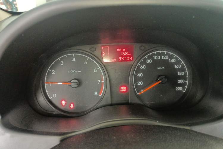 Used Hyundai Verna (older generation) 2014 1.4L Manual Smart GLS Trim Instrument Cluster